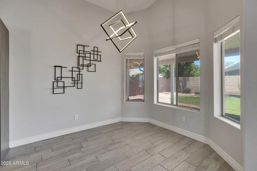 Image 11 of property listing at 3126 E Captain Dreyfus Avenue, Phoenix, AZ 85032