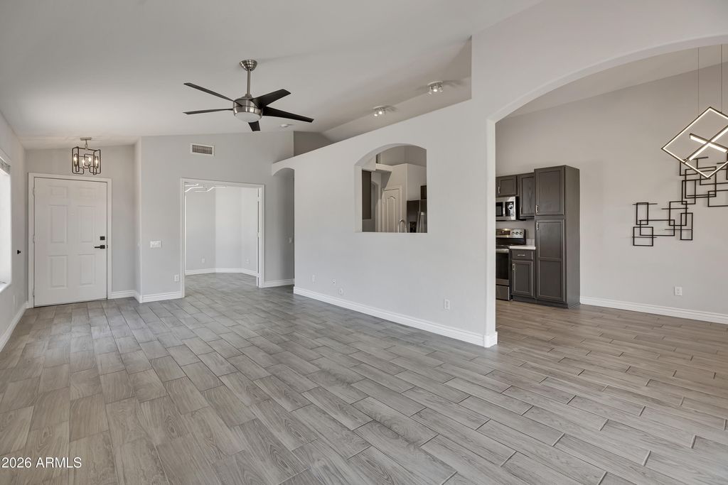 Image 13 of property listing at 3126 E Captain Dreyfus Avenue, Phoenix, AZ 85032