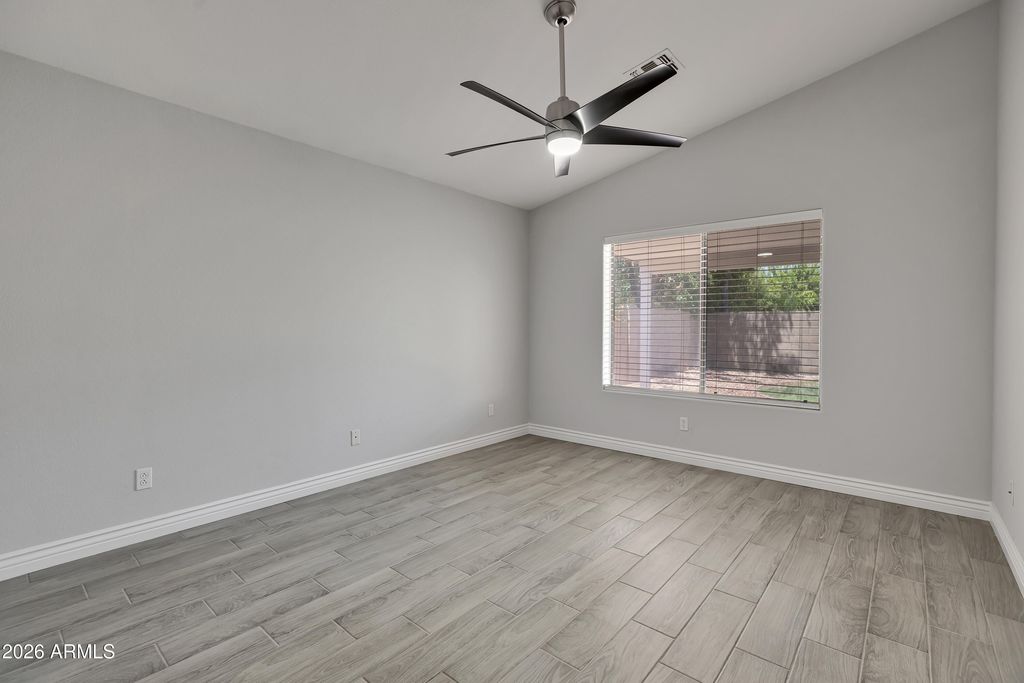 Image 15 of property listing at 3126 E Captain Dreyfus Avenue, Phoenix, AZ 85032