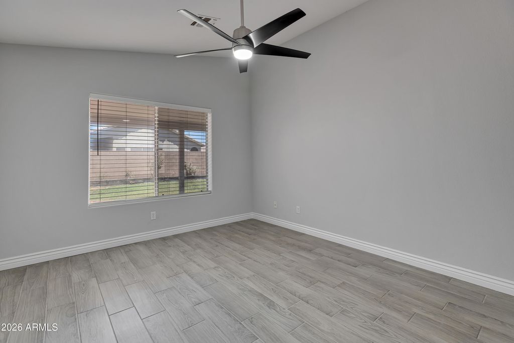 Image 16 of property listing at 3126 E Captain Dreyfus Avenue, Phoenix, AZ 85032