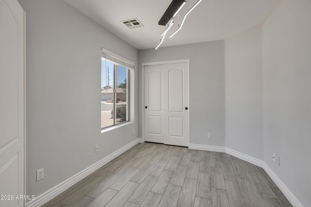 Image 21 of property listing at 3126 E Captain Dreyfus Avenue, Phoenix, AZ 85032