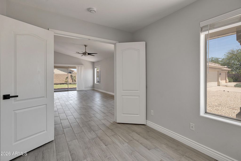 Image 22 of property listing at 3126 E Captain Dreyfus Avenue, Phoenix, AZ 85032