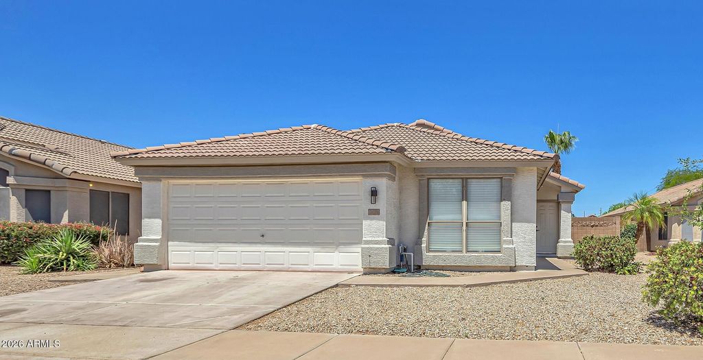 Image 3 of property listing at 3126 E Captain Dreyfus Avenue, Phoenix, AZ 85032