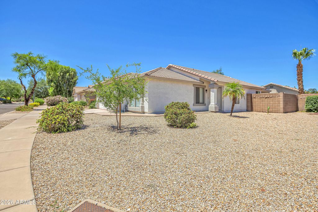 Image 34 of property listing at 3126 E Captain Dreyfus Avenue, Phoenix, AZ 85032