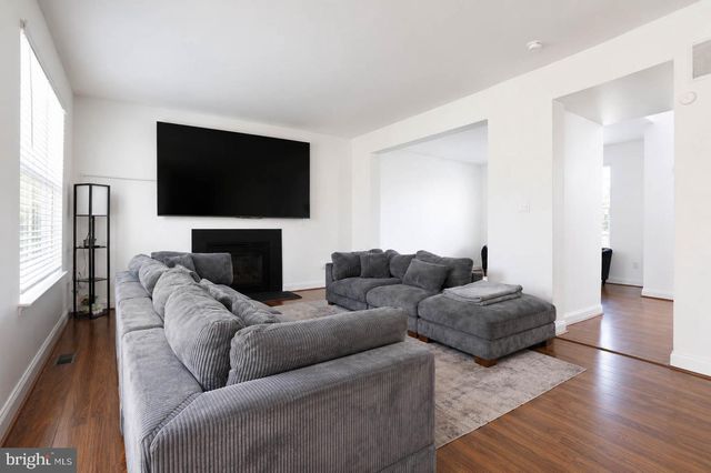 260 STAGGERBUSH RD, Williamstown, NJ 08094