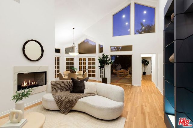 445 N Martel Avenue, Los Angeles, CA 90036