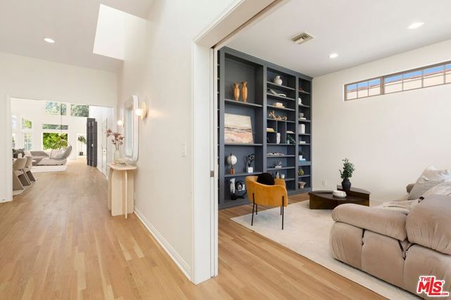 445 N Martel Avenue, Los Angeles, CA 90036