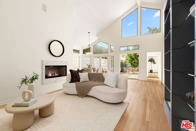 445 N Martel Avenue, Los Angeles, CA 90036