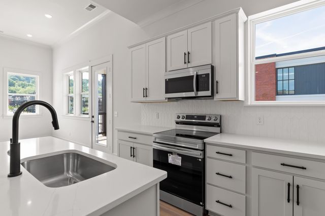 2405 E 18th Street, Chattanooga, TN 37404