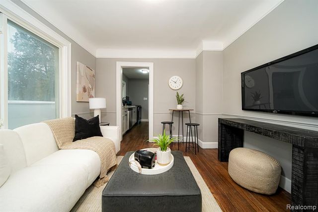 74 W Bernhard Avenue, Hazel Park, MI 48030