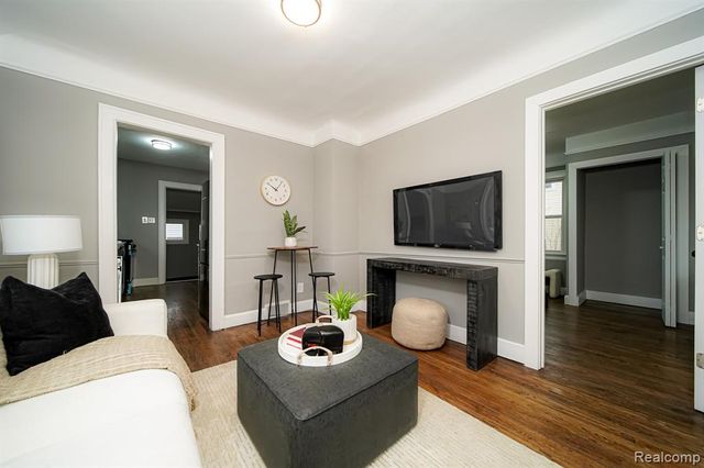 74 W Bernhard Avenue, Hazel Park, MI 48030