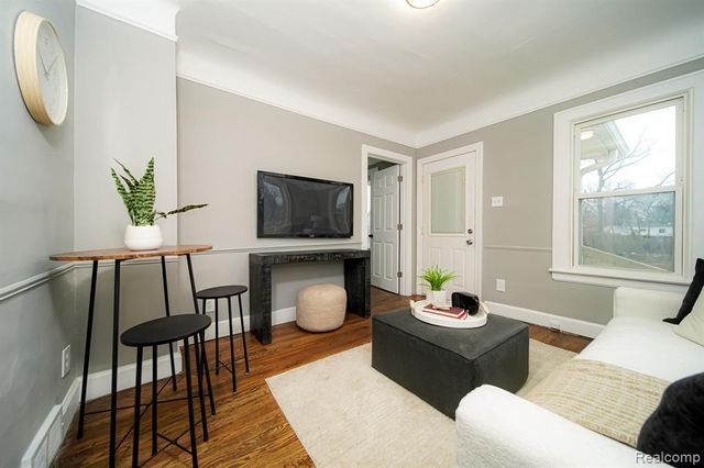 74 W Bernhard Avenue, Hazel Park, MI 48030