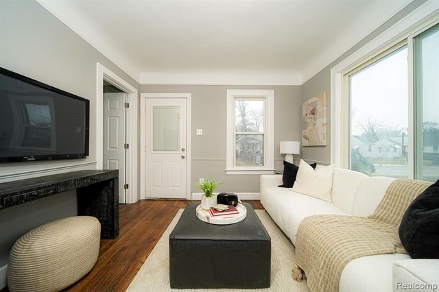 74 W Bernhard Avenue, Hazel Park, MI 48030