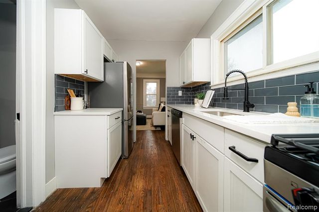 74 W Bernhard Avenue, Hazel Park, MI 48030