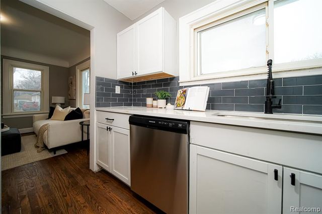 74 W Bernhard Avenue, Hazel Park, MI 48030