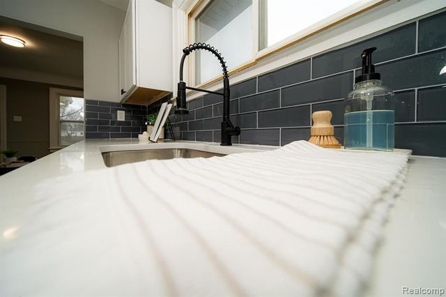 74 W Bernhard Avenue, Hazel Park, MI 48030