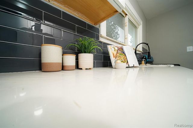 74 W Bernhard Avenue, Hazel Park, MI 48030