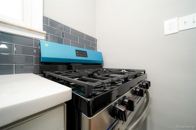 74 W Bernhard Avenue, Hazel Park, MI 48030