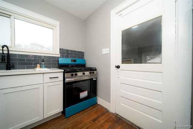 74 W Bernhard Avenue, Hazel Park, MI 48030