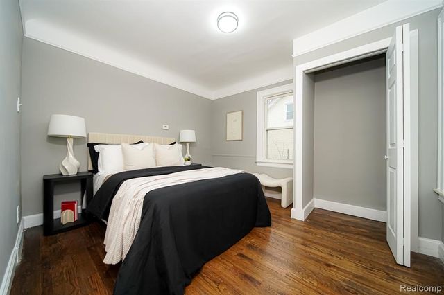 74 W Bernhard Avenue, Hazel Park, MI 48030