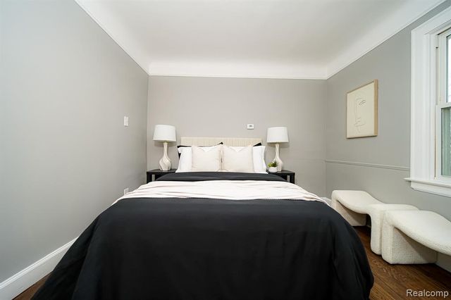 74 W Bernhard Avenue, Hazel Park, MI 48030