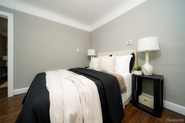 74 W Bernhard Avenue, Hazel Park, MI 48030