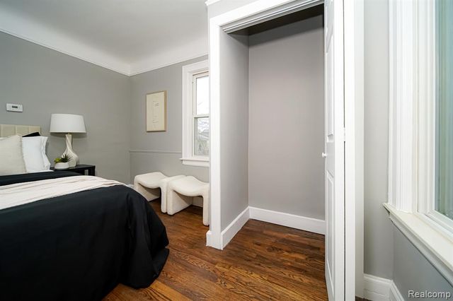 74 W Bernhard Avenue, Hazel Park, MI 48030