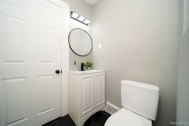 74 W Bernhard Avenue, Hazel Park, MI 48030