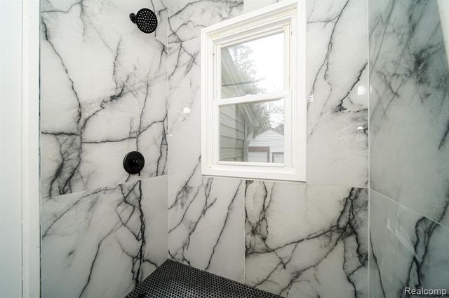 74 W Bernhard Avenue, Hazel Park, MI 48030