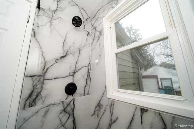 74 W Bernhard Avenue, Hazel Park, MI 48030