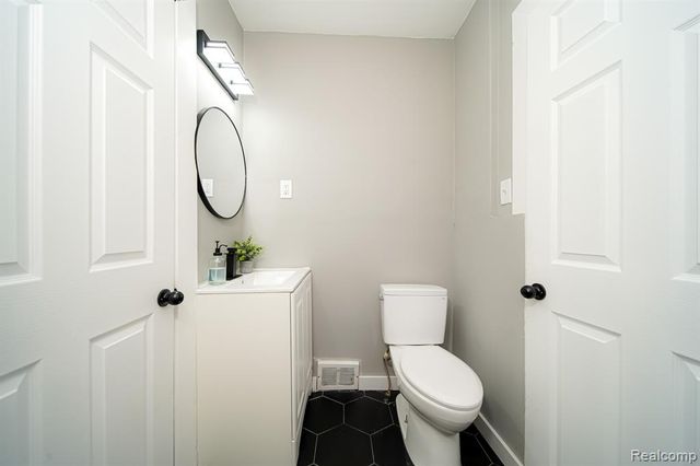 74 W Bernhard Avenue, Hazel Park, MI 48030