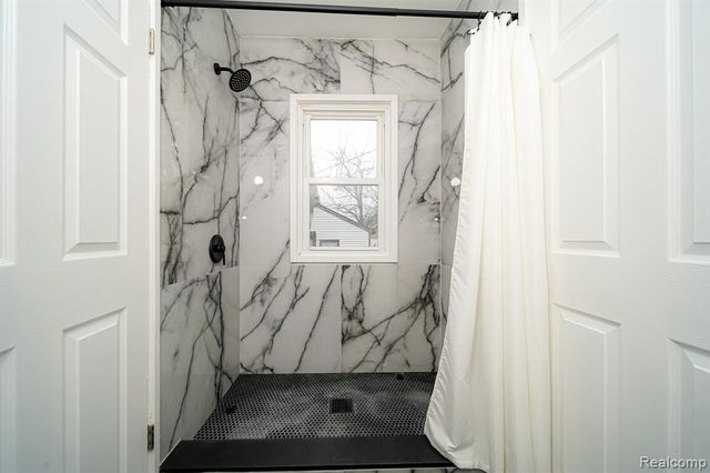 74 W Bernhard Avenue, Hazel Park, MI 48030