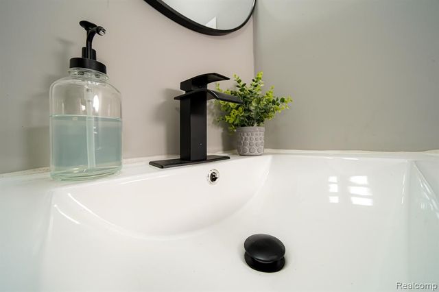 74 W Bernhard Avenue, Hazel Park, MI 48030