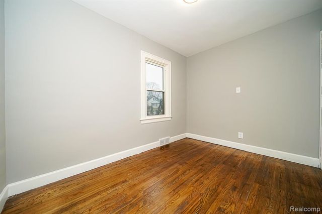 74 W Bernhard Avenue, Hazel Park, MI 48030