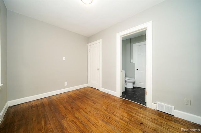 74 W Bernhard Avenue, Hazel Park, MI 48030