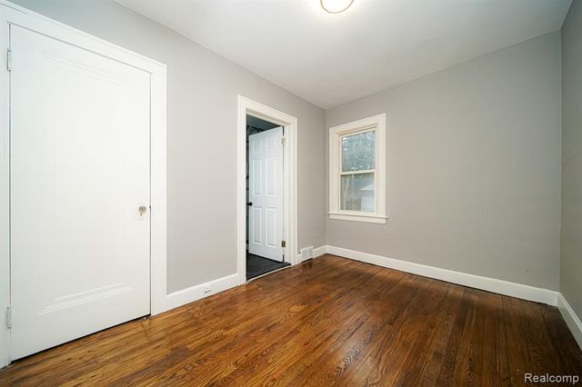 74 W Bernhard Avenue, Hazel Park, MI 48030