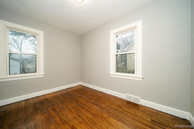 74 W Bernhard Avenue, Hazel Park, MI 48030