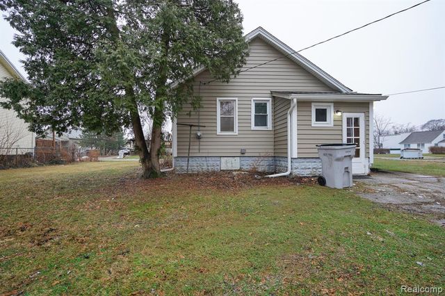 74 W Bernhard Avenue, Hazel Park, MI 48030