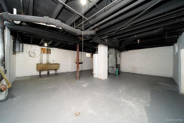 74 W Bernhard Avenue, Hazel Park, MI 48030