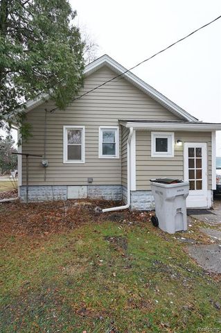74 W Bernhard Avenue, Hazel Park, MI 48030