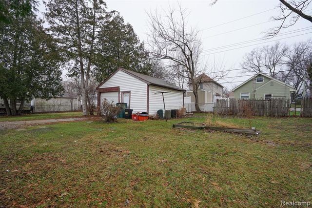 74 W Bernhard Avenue, Hazel Park, MI 48030