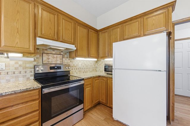 857 N Crest Ct, Wichita, KS 67206