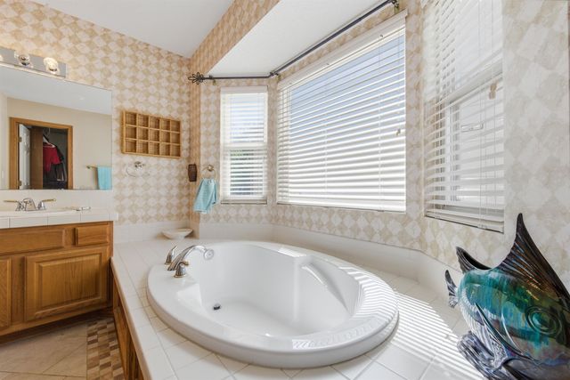 857 N Crest Ct, Wichita, KS 67206