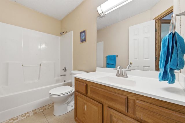 857 N Crest Ct, Wichita, KS 67206