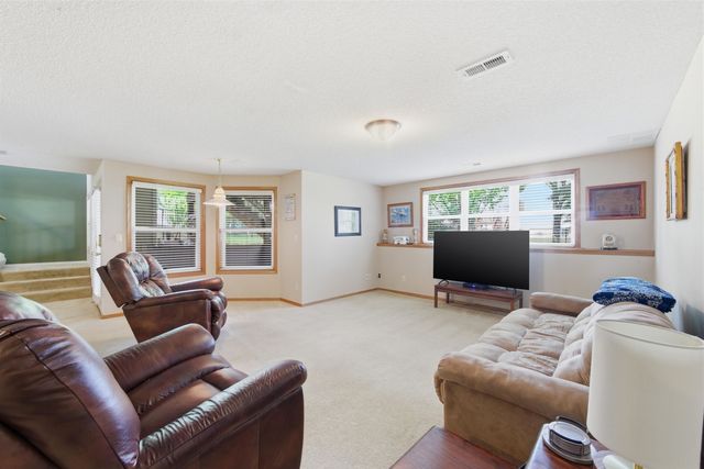 857 N Crest Ct, Wichita, KS 67206