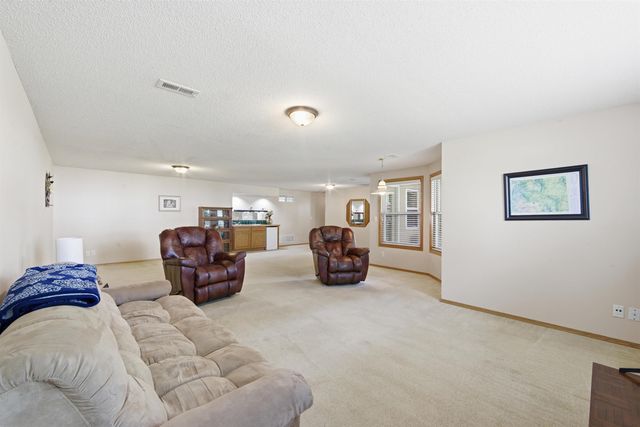 857 N Crest Ct, Wichita, KS 67206