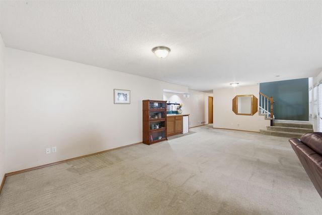 857 N Crest Ct, Wichita, KS 67206