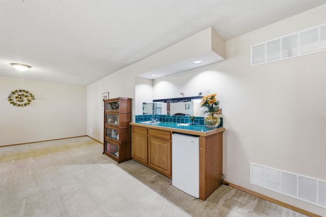 857 N Crest Ct, Wichita, KS 67206