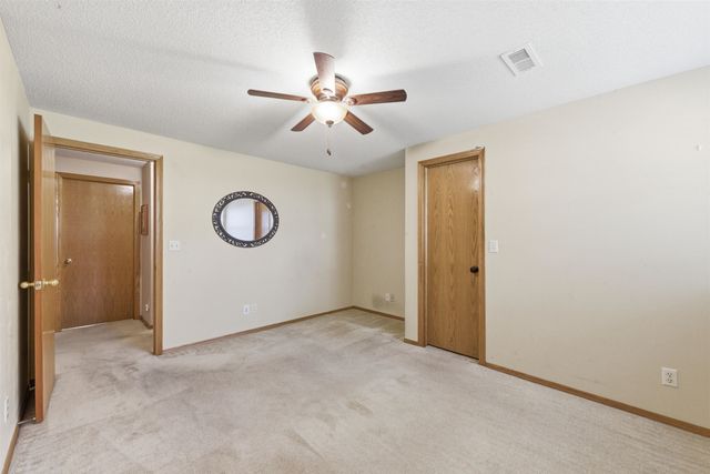 857 N Crest Ct, Wichita, KS 67206