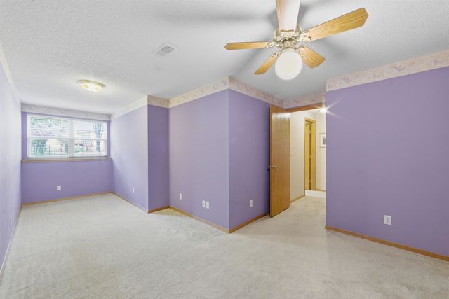 857 N Crest Ct, Wichita, KS 67206